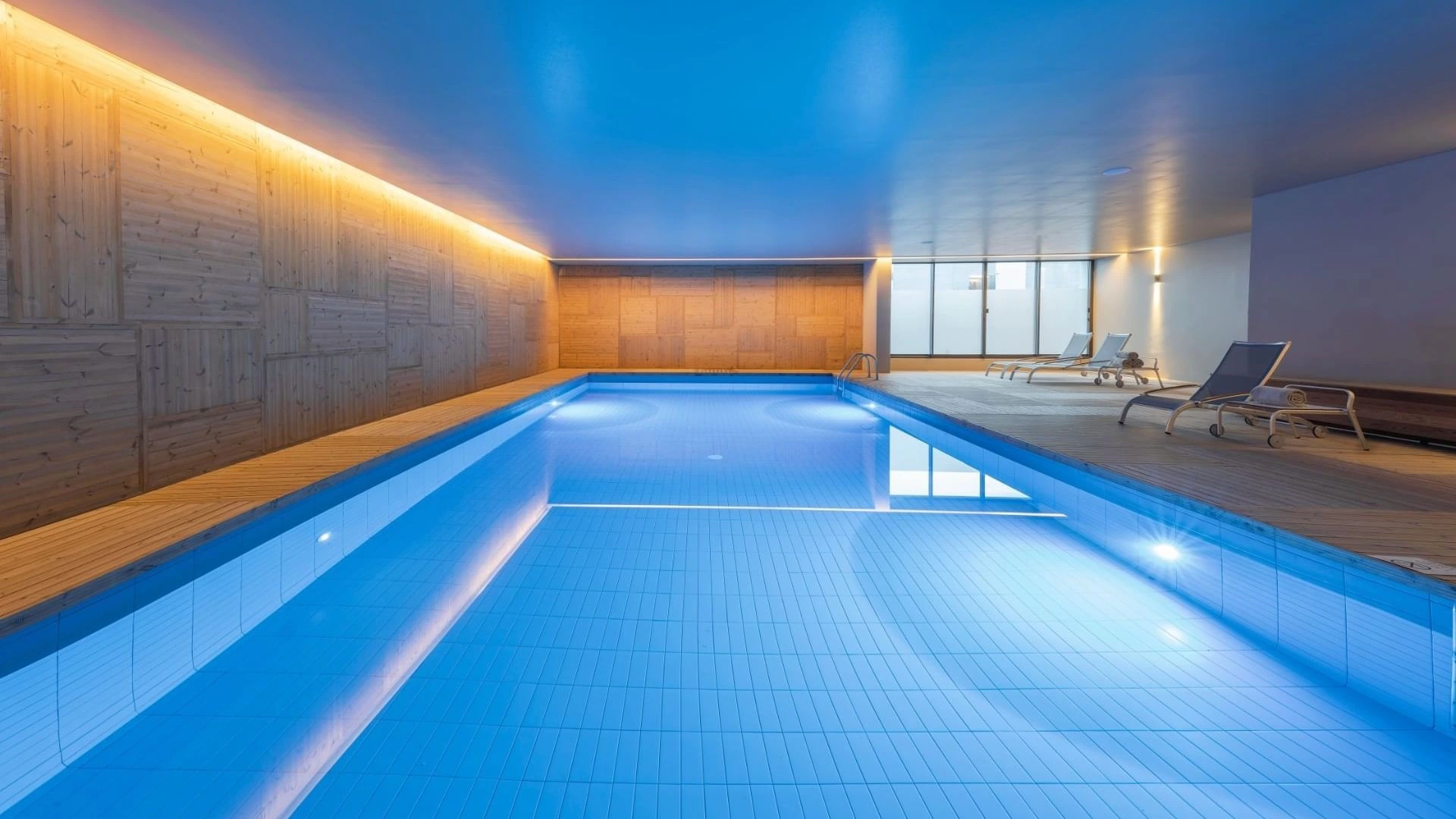 Color changing inground pool light